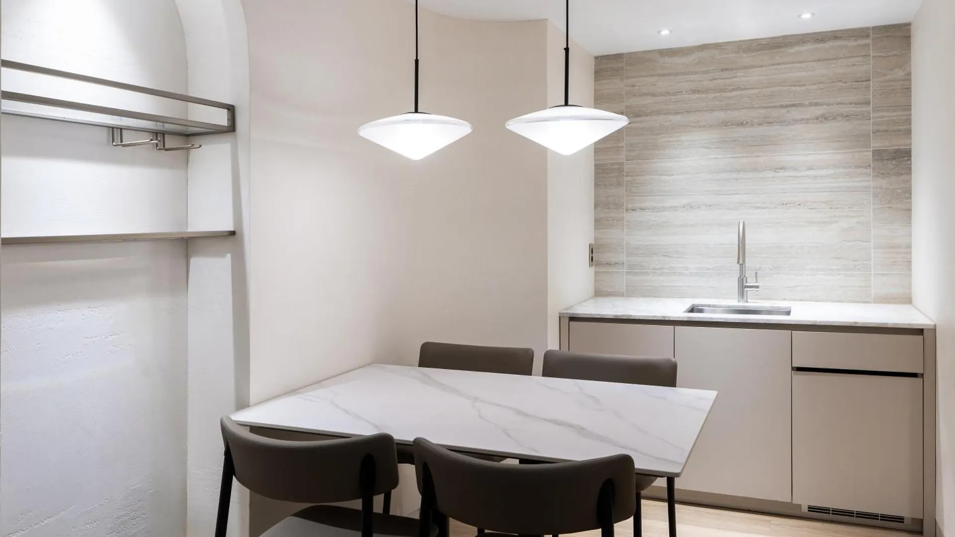 Eliena Hotel Seoul Gangnam 4*,  South Korea