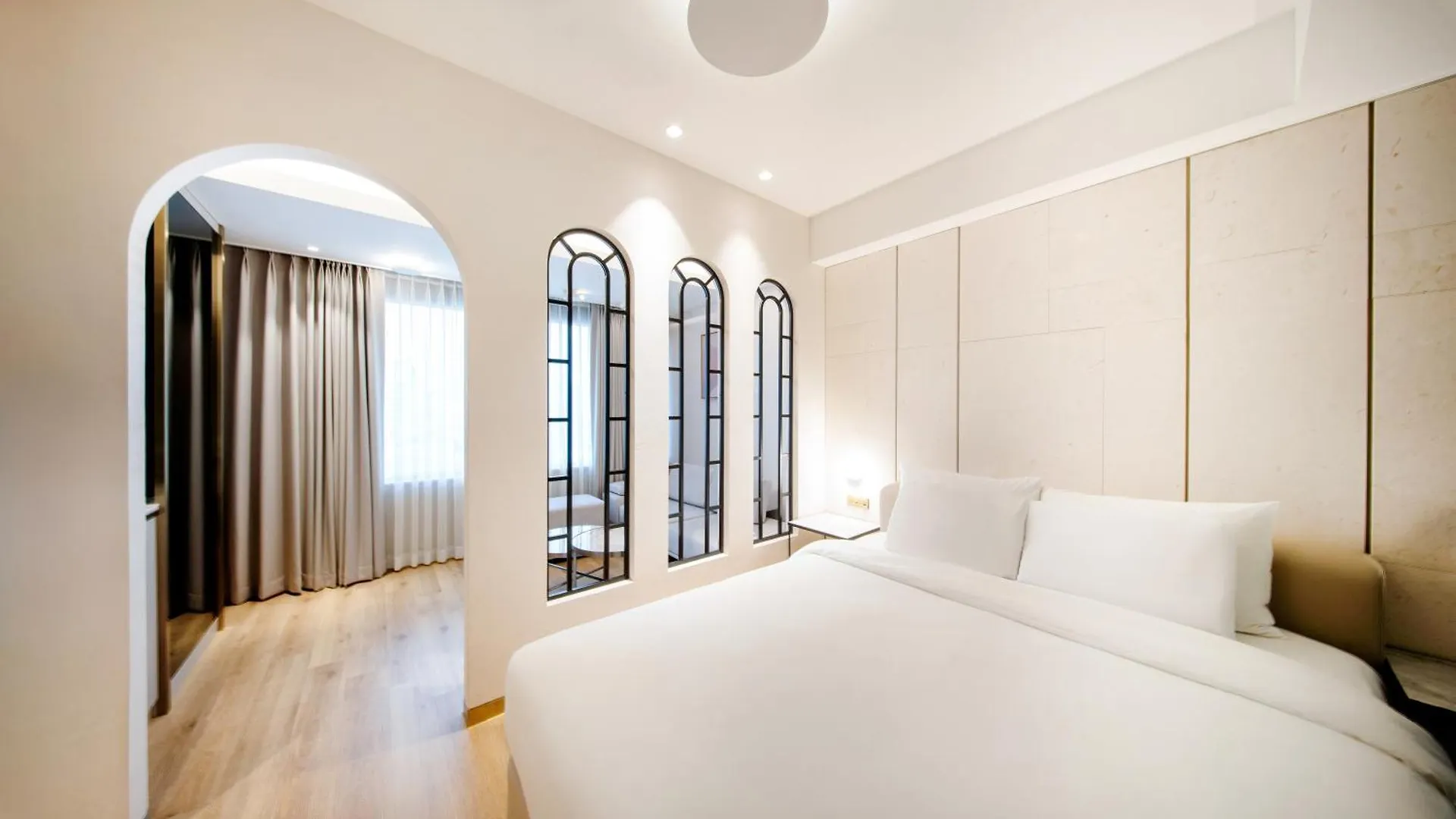 Eliena Hotel Seoul Gangnam 4*,